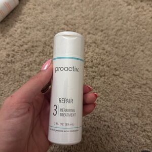 Proactiv Repairing Treatment - White and Blue
